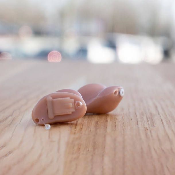 Audifonos Invisibles en Madrid - Centro Auditivo AudioVec